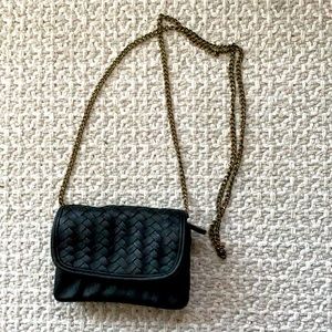 Crossbody black pleather bag